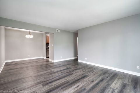 Tiny photo for 11 OAK CREEK Drive #1120, Buffalo Grove, IL 60089 (MLS # 12683647)