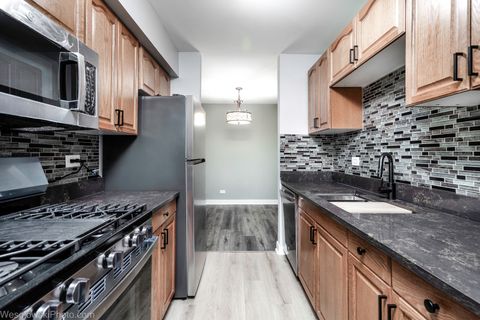 Tiny photo for 11 OAK CREEK Drive #1120, Buffalo Grove, IL 60089 (MLS # 12683647)