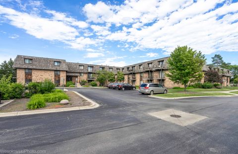 Tiny photo for 11 OAK CREEK Drive #1120, Buffalo Grove, IL 60089 (MLS # 12683647)