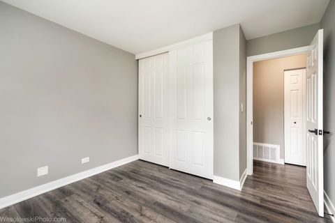 Tiny photo for 11 OAK CREEK Drive #1120, Buffalo Grove, IL 60089 (MLS # 12683647)