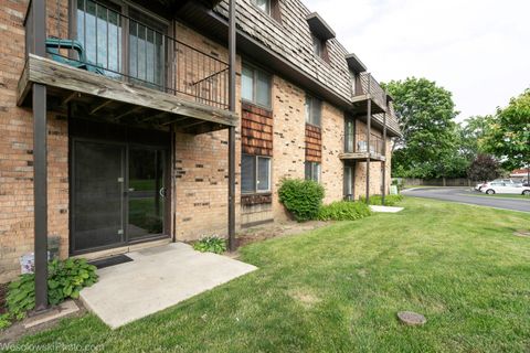 Tiny photo for 11 OAK CREEK Drive #1120, Buffalo Grove, IL 60089 (MLS # 12683647)