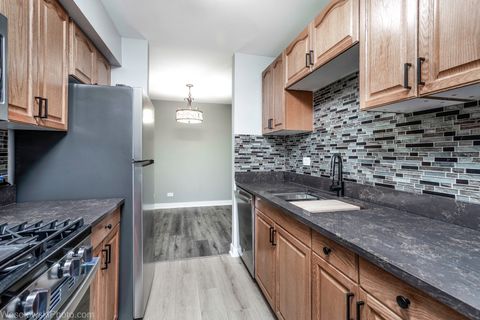 Tiny photo for 11 OAK CREEK Drive #1120, Buffalo Grove, IL 60089 (MLS # 12683647)