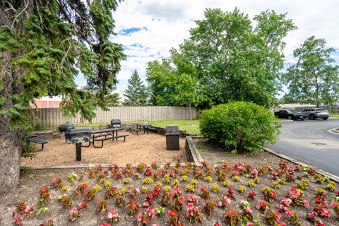 Tiny photo for 11 OAK CREEK Drive #1120, Buffalo Grove, IL 60089 (MLS # 12683647)