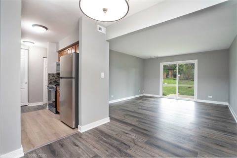 Tiny photo for 11 OAK CREEK Drive #1120, Buffalo Grove, IL 60089 (MLS # 12683647)