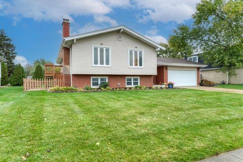 Photo of 8S141 Grant Street, Darien, IL 60561 (MLS # 12487281) Photo of 8S141 Grant Street, Darien, IL 60561 (MLS # 12487281)