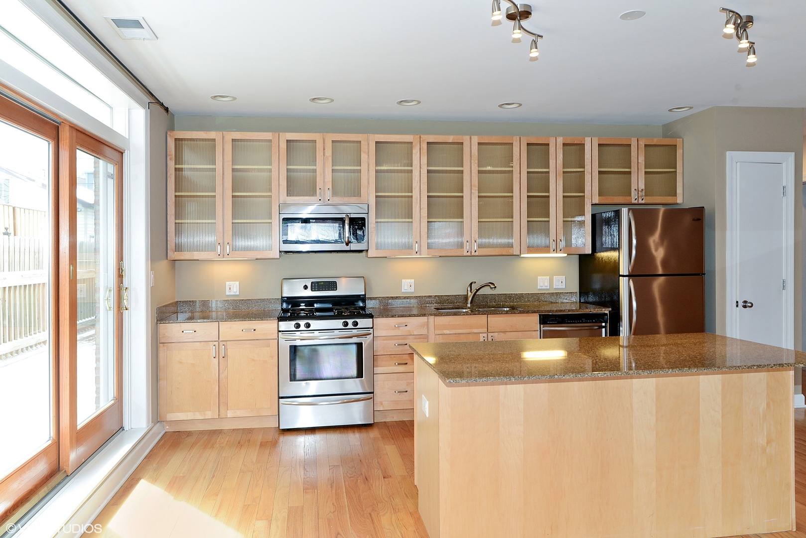 2233 W Lawrence Avenue 2