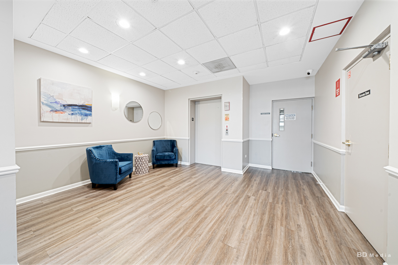 104 N Plum Grove Road 400