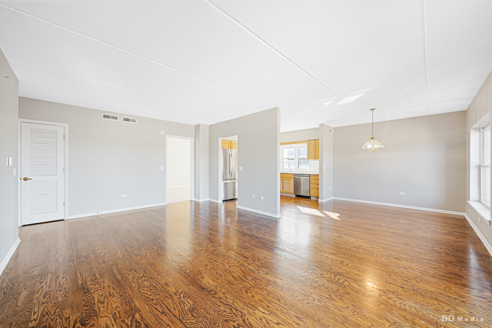 104 N Plum Grove Road 400