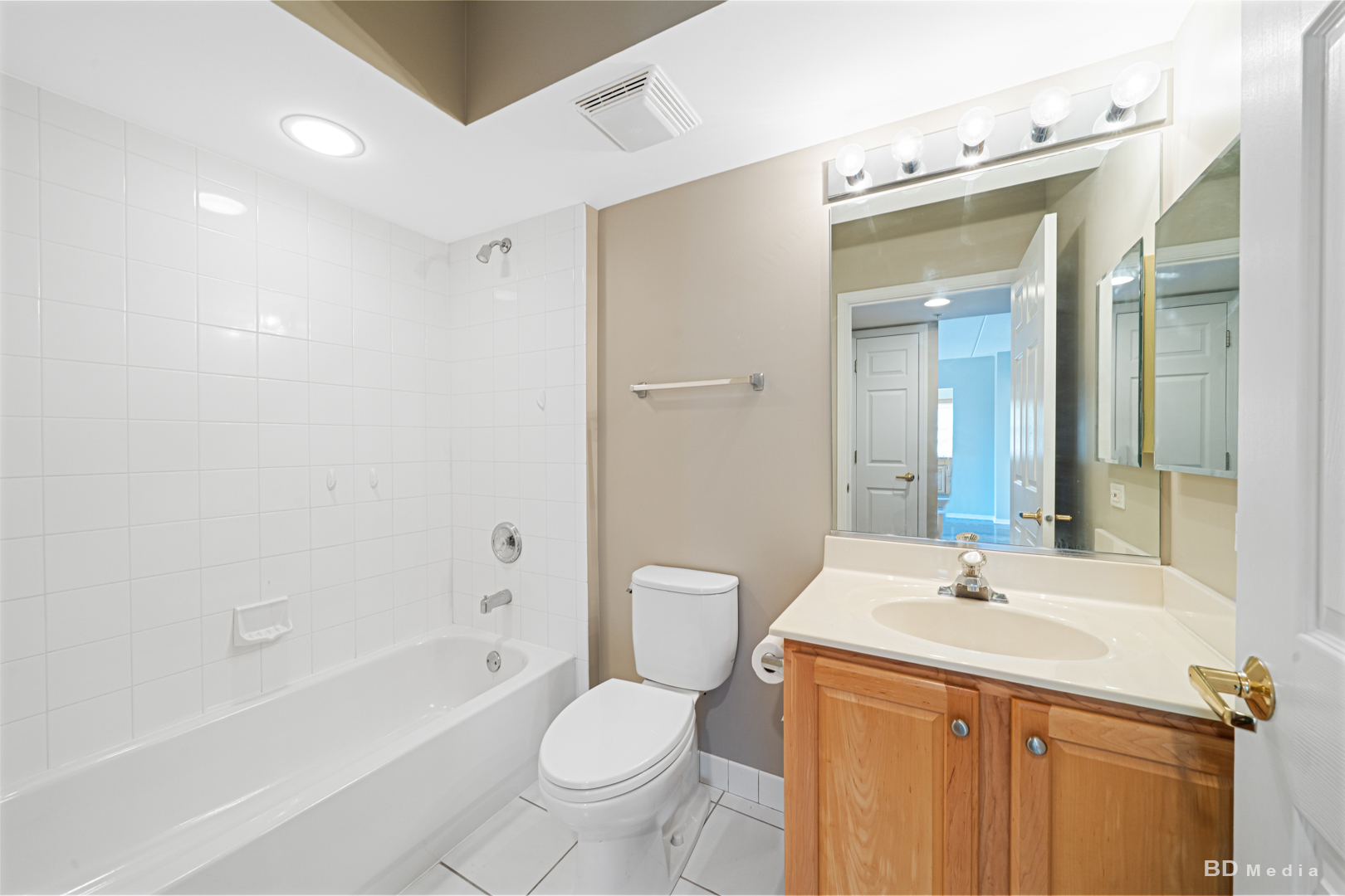 104 N Plum Grove Road 400