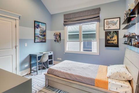 Tiny photo for 1820 W Farragut Avenue, Chicago, IL 60640 (MLS # 12565961)