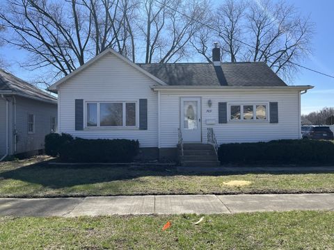 Photo of 709 E Livingston Street, Streator, IL 61364 (MLS # 12591066)