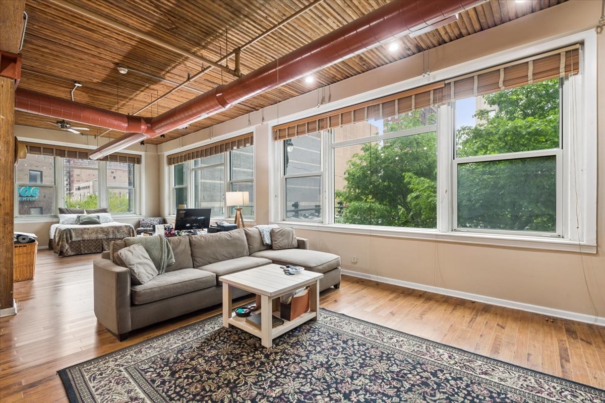 900 S Wabash Avenue 206