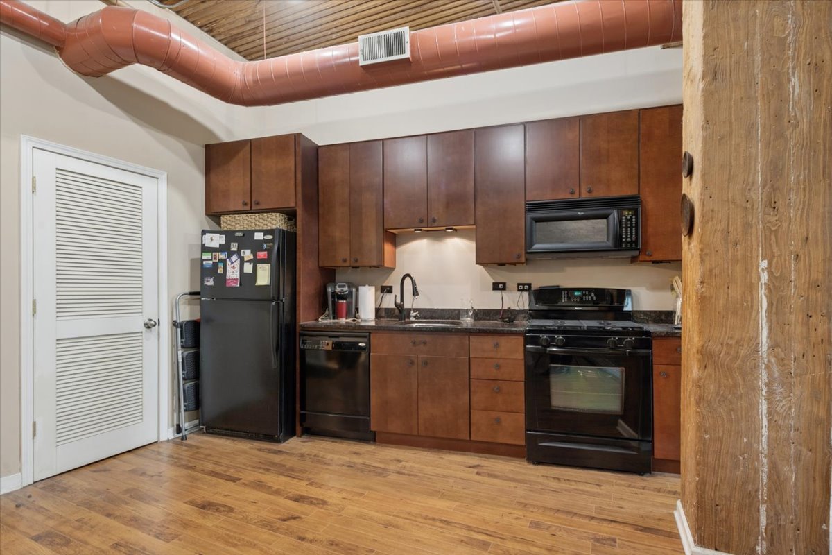 900 S Wabash Avenue 206