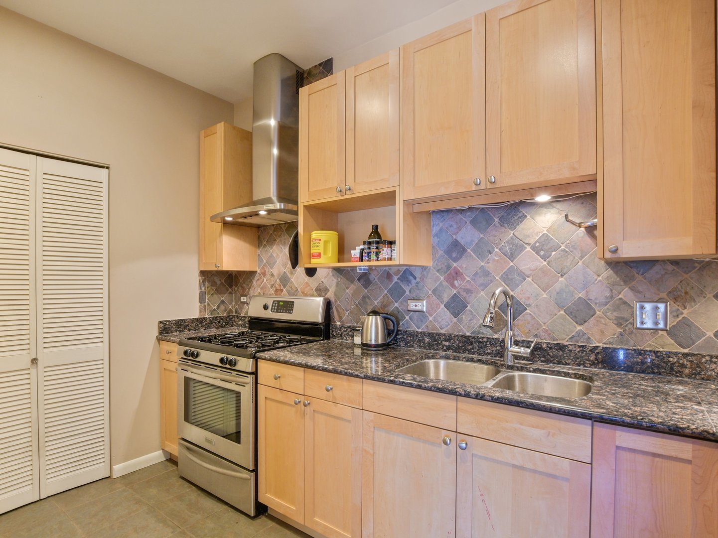 1928 N Kedzie Avenue 304