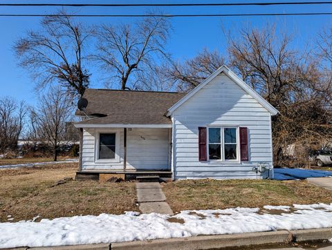 Photo of 606 S WASHINGTON Street, Carbondale, IL 62901 (MLS # 12567604)