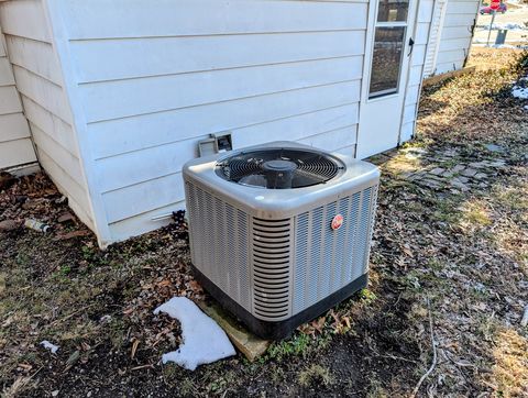 Tiny photo for 606 S WASHINGTON Street, Carbondale, IL 62901 (MLS # 12567604)