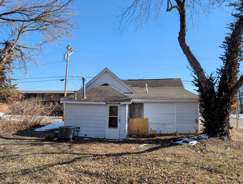 Tiny photo for 606 S WASHINGTON Street, Carbondale, IL 62901 (MLS # 12567604)