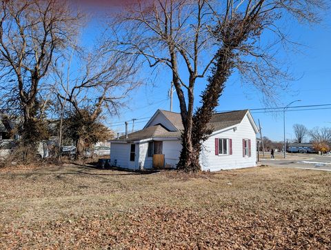 Tiny photo for 606 S WASHINGTON Street, Carbondale, IL 62901 (MLS # 12567604)