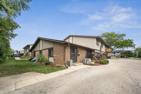 Tiny photo for 8334 Portsmouth Drive #C, Darien, IL 60561 (MLS # 12591934)