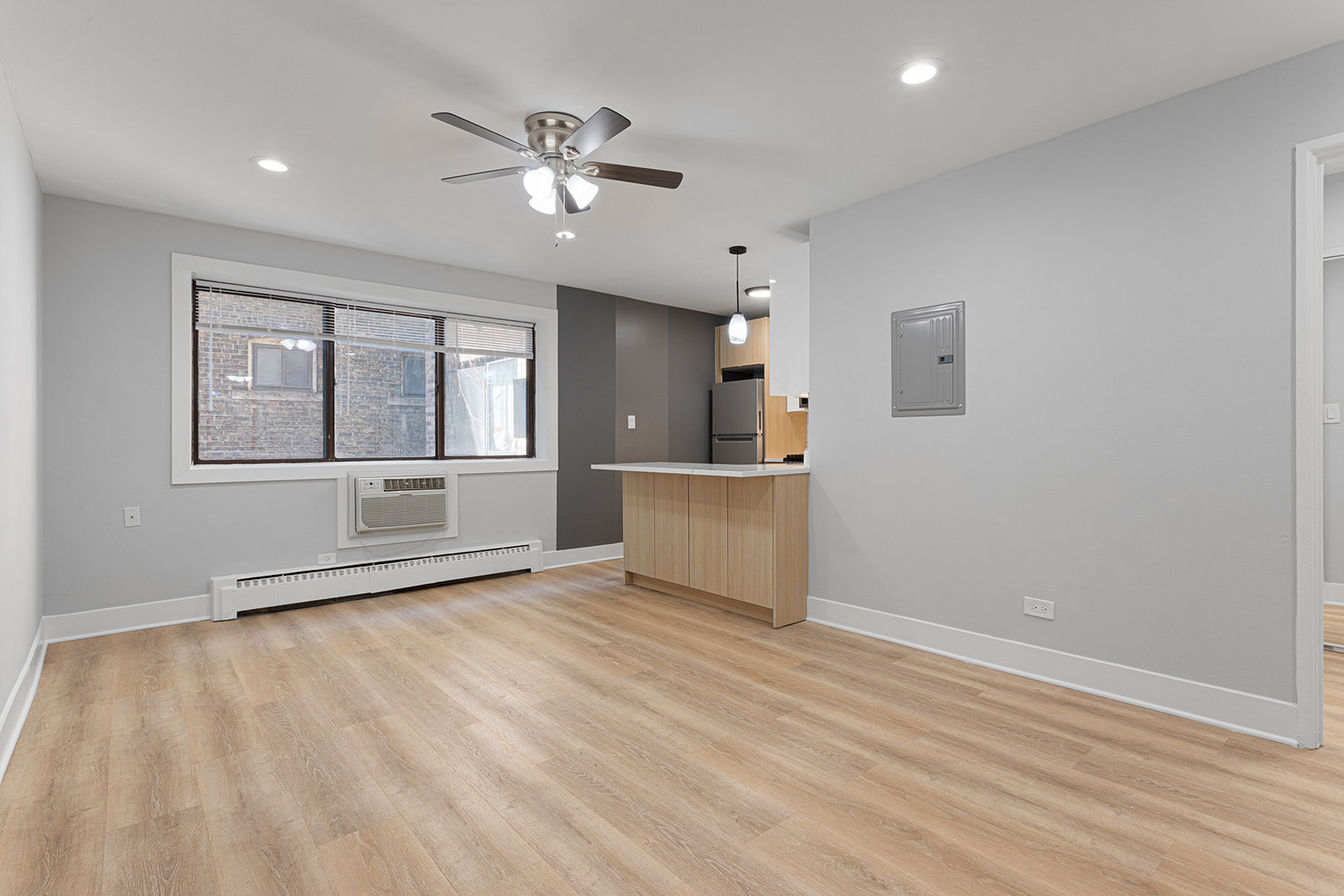 5534 N Kenmore Avenue 206