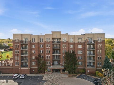 Photo of 615 Perrie Drive #605, Elk Grove Village, IL 60007 (MLS # 12513991)