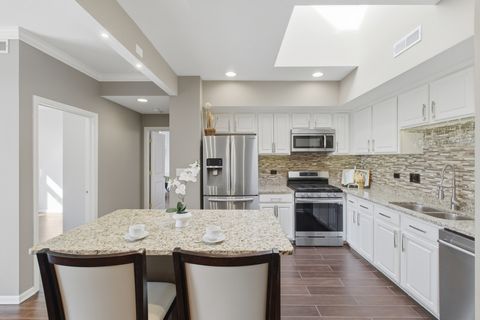 Tiny photo for 615 Perrie Drive #605, Elk Grove Village, IL 60007 (MLS # 12513991)