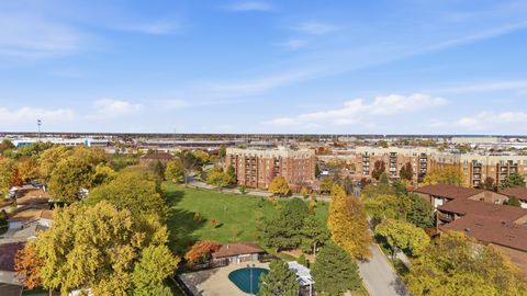 Tiny photo for 615 Perrie Drive #605, Elk Grove Village, IL 60007 (MLS # 12513991)