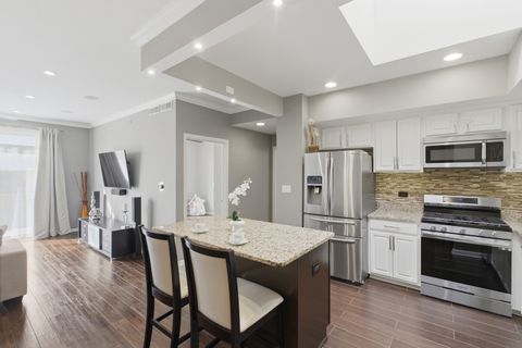 Tiny photo for 615 Perrie Drive #605, Elk Grove Village, IL 60007 (MLS # 12513991)