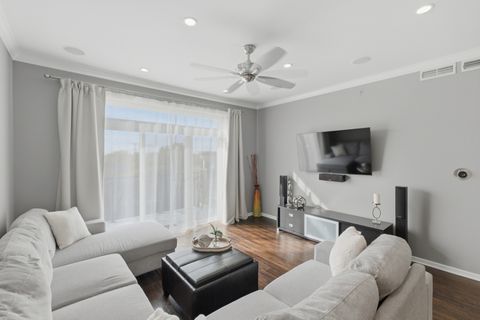 Tiny photo for 615 Perrie Drive #605, Elk Grove Village, IL 60007 (MLS # 12513991)