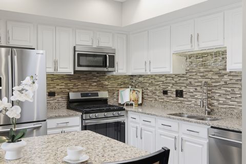 Tiny photo for 615 Perrie Drive #605, Elk Grove Village, IL 60007 (MLS # 12513991)