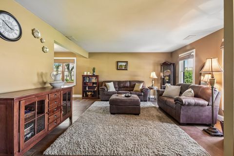 Tiny photo for 588 Kingston Court, Roselle, IL 60172 (MLS # 12628953)