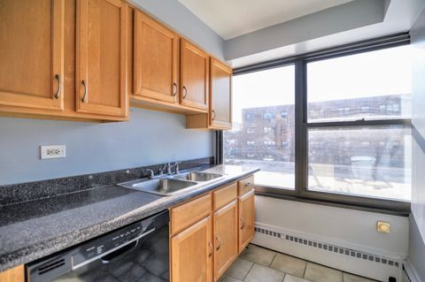 Tiny photo for 6030 N SHERIDAN Road #301, Chicago, IL 60660 (MLS # 12632726)