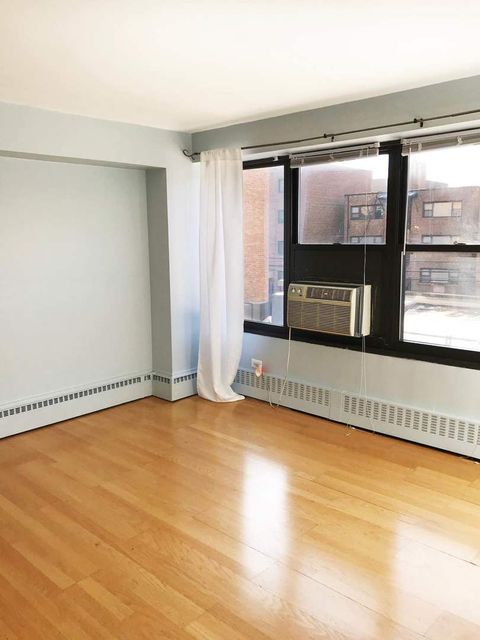 Tiny photo for 6030 N SHERIDAN Road #301, Chicago, IL 60660 (MLS # 12632726)
