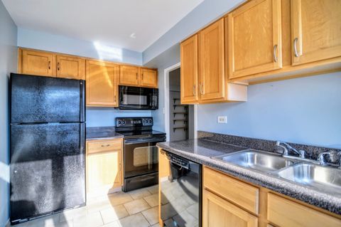 Tiny photo for 6030 N SHERIDAN Road #301, Chicago, IL 60660 (MLS # 12632726)