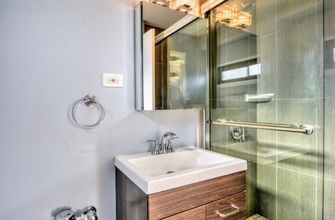 Tiny photo for 6030 N SHERIDAN Road #301, Chicago, IL 60660 (MLS # 12632726)