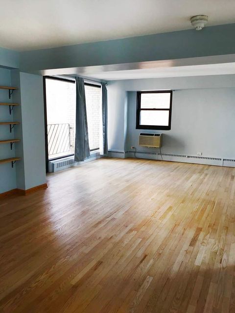 Tiny photo for 6030 N SHERIDAN Road #301, Chicago, IL 60660 (MLS # 12632726)