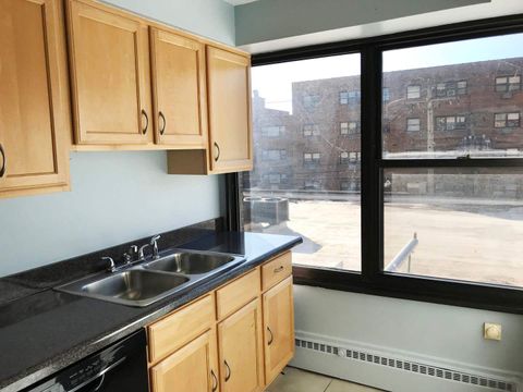 Tiny photo for 6030 N SHERIDAN Road #301, Chicago, IL 60660 (MLS # 12632726)