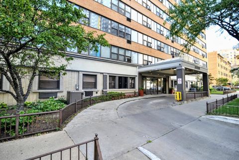 Photo of 6030 N SHERIDAN Road #301, Chicago, IL 60660 (MLS # 12632726)