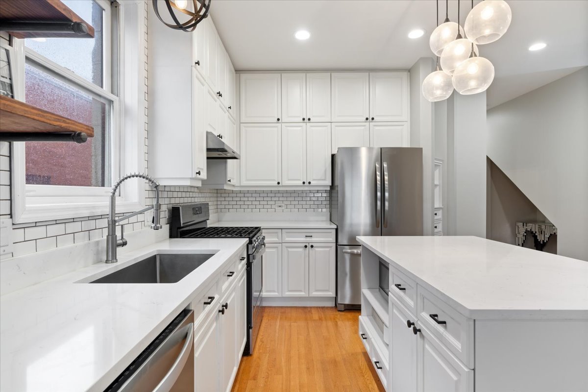 2742 N Wolcott Avenue 3