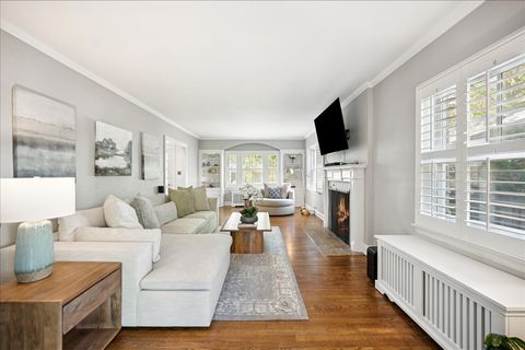 Tiny photo for 305 Poplar Street, Winnetka, IL 60093 (MLS # 12499401)