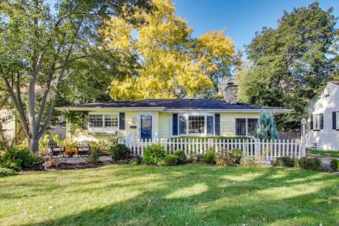 Photo of 924 Lyford Lane, Wheaton, IL 60189 (MLS # 12497942) Photo of 924 Lyford Lane, Wheaton, IL 60189 (MLS # 12497942)