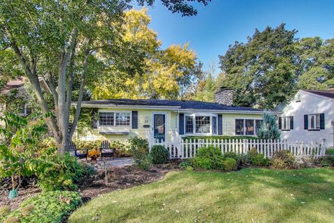 Tiny photo for 924 Lyford Lane, Wheaton, IL 60189 (MLS # 12497942)