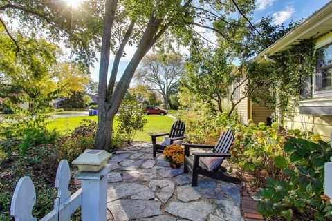 Tiny photo for 924 Lyford Lane, Wheaton, IL 60189 (MLS # 12497942)