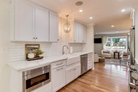 Tiny photo for 924 Lyford Lane, Wheaton, IL 60189 (MLS # 12497942)