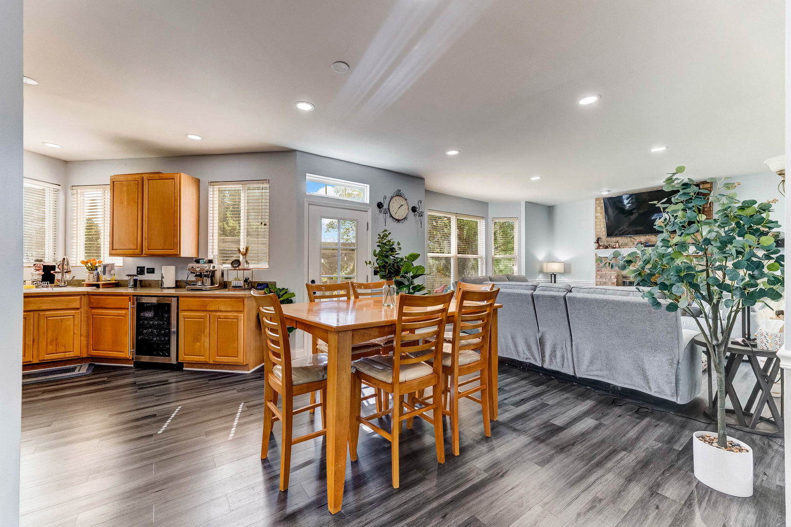 6304 Southridge Drive