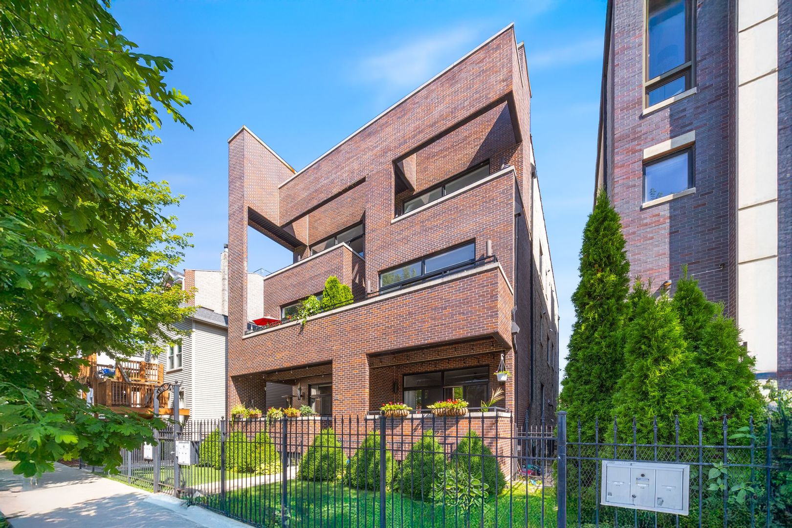 1332 W Hubbard Street 2E