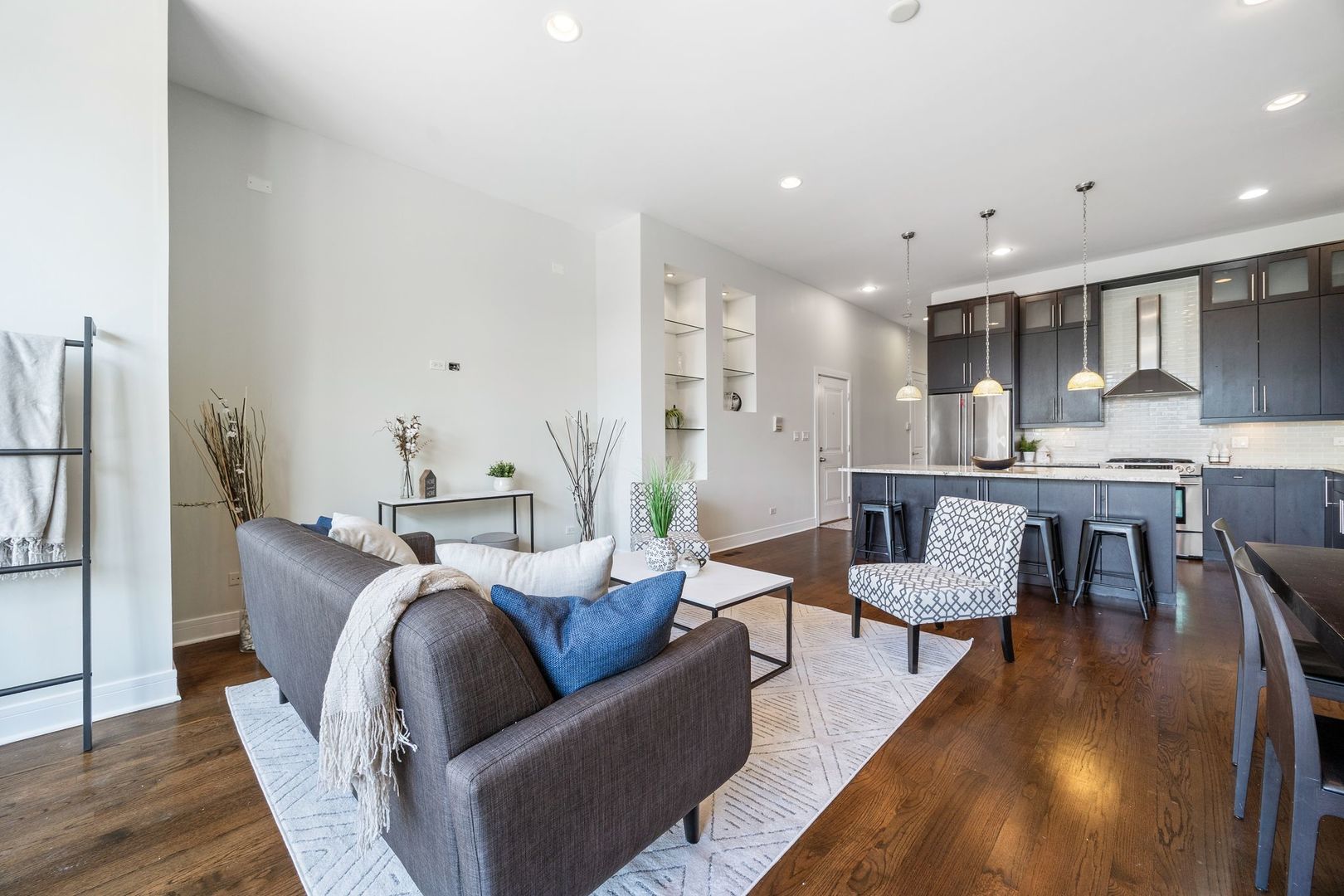 1332 W Hubbard Street 2E