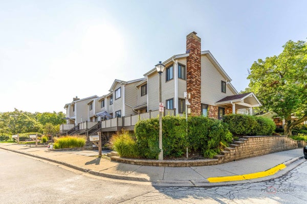 1013 SUSSEX DR, NORTHBROOK, IL 60062 - Image b91cdbc12c3becdd8fcd70a003c11cd8/531898347