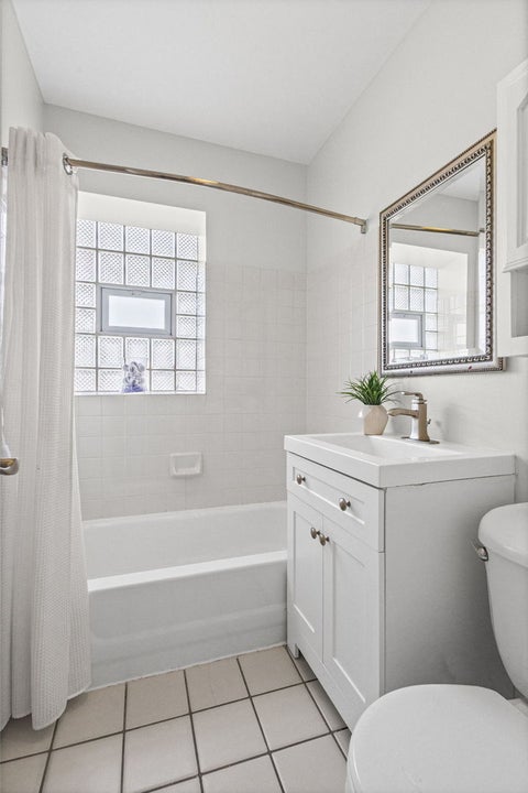 Tiny photo for 30 6th Avenue #2F, La Grange, IL 60525 (MLS # 12793854)