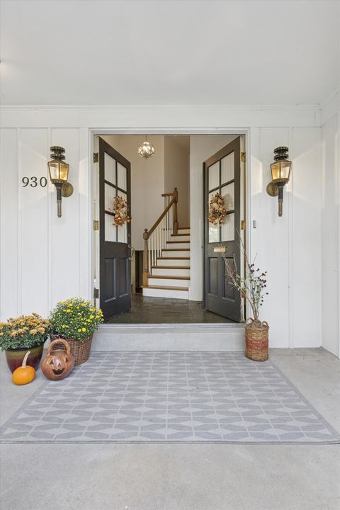 Tiny photo for 930 Harding Road, Hinsdale, IL 60521 (MLS # 12489527)